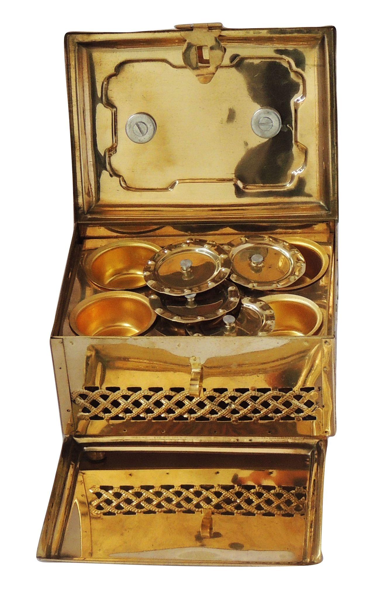 Traditional Brass Pan Dan – Handcrafted Betel Leaf Box for Classic Home Decor